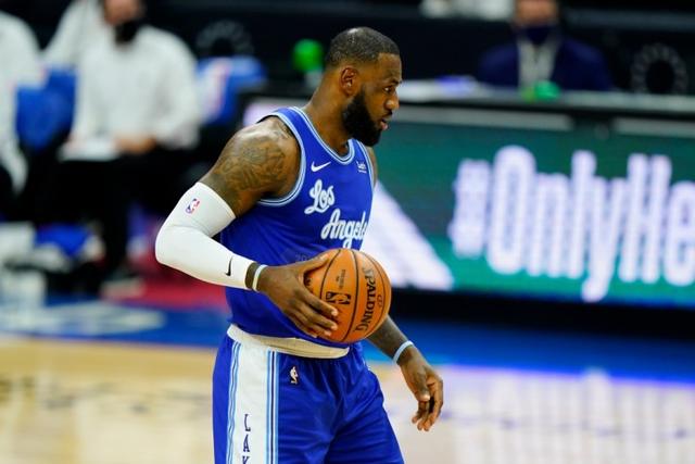 老瑞秋：若湖人围绕东里建队后只剩940万空间 詹姆斯是不会接受的